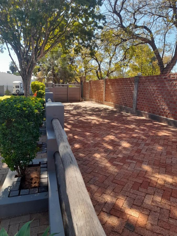Travel North Guesthouse Tsumeb Buitenkant foto